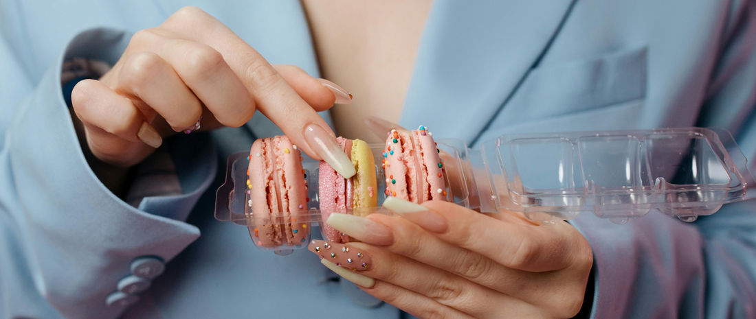 Manicura Stiletto Navideña: elegancia y estilo para celebrar la temporada