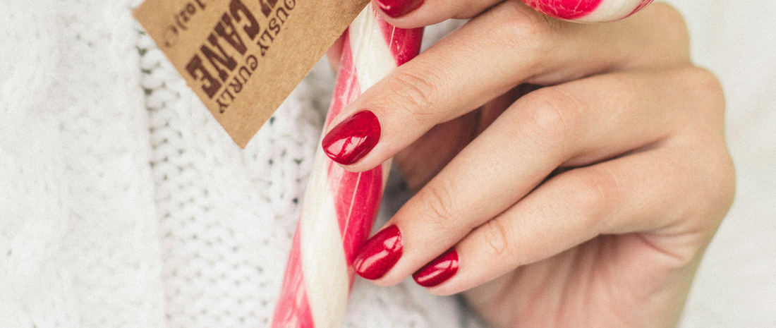 Minimalismo Navideño: Elegancia en la Sencillez para tus Uñas Festivas